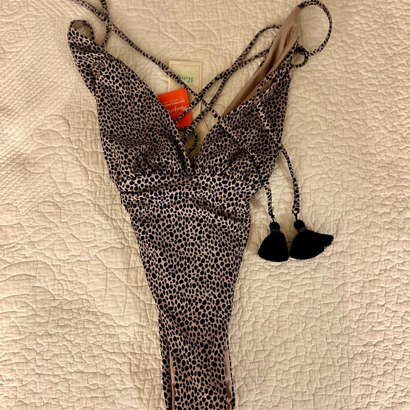 NWT Reversible Maaji Cheetah Safari Plunge One Piece Swimsuit - Picture 5 of 6